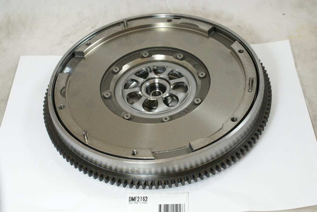 Clutch Industries Premium OEM Replacement Clutch Kit & OE Style Dual Mass Flywheel - DMF2761N