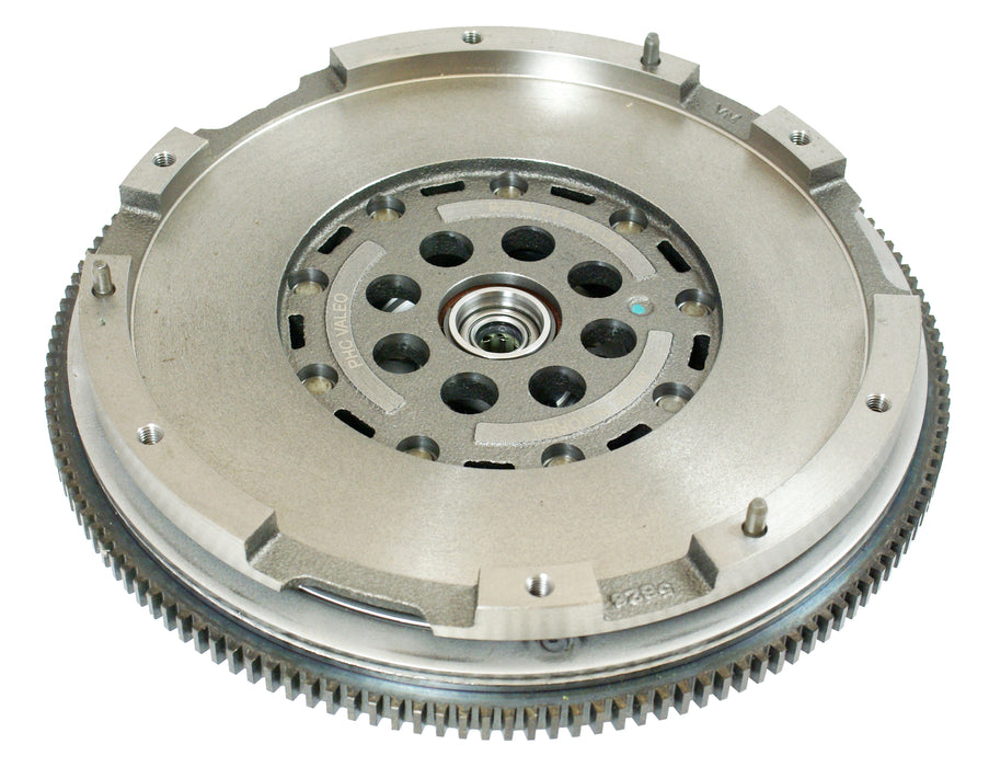 Clutch Industries Premium OEM Replacement Clutch Kit & OE Style Dual Mass Flywheel - DMF2404N-CSC